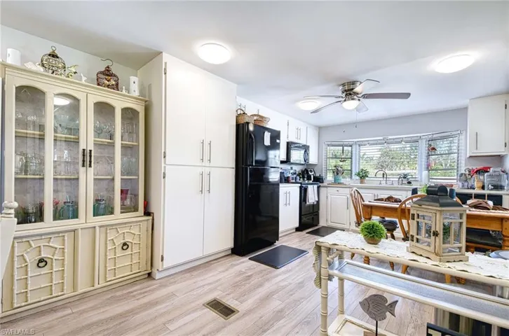 41  Sonderhen  DR, Naples, FL 34114