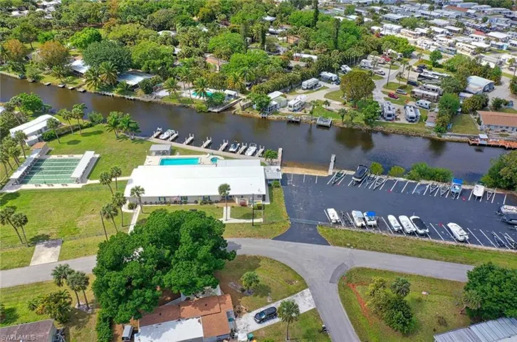 41  Sonderhen  DR, Naples, FL 34114