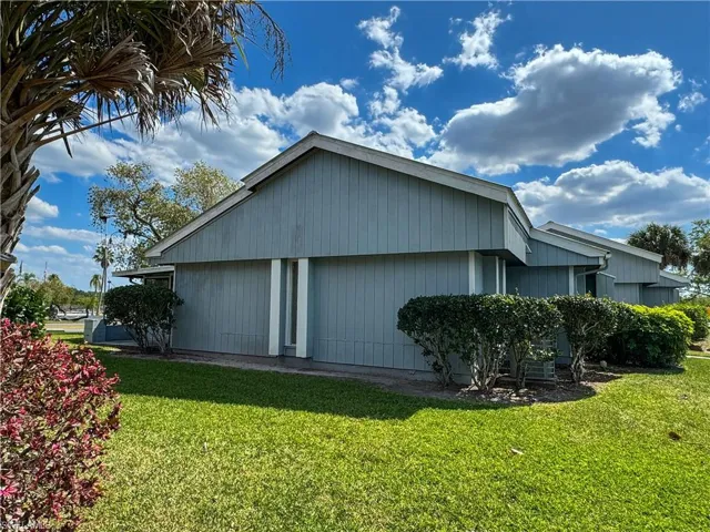 1061 River Run, LaBelle, FL 33935 - 2BR/2BA Villa in Port LaBelle Villas