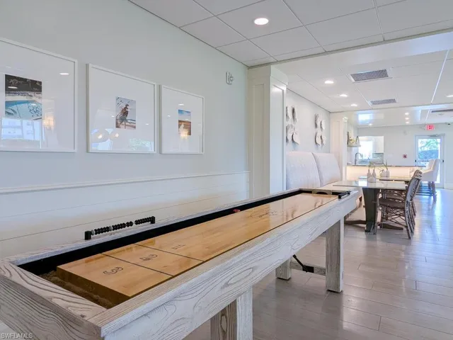 Playroom with a paneled ceiling