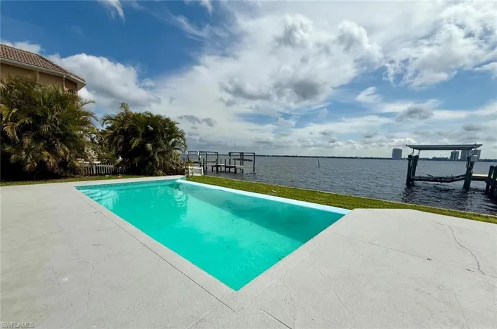 111 North Shore Ave, North Fort Myers, Florida 33917