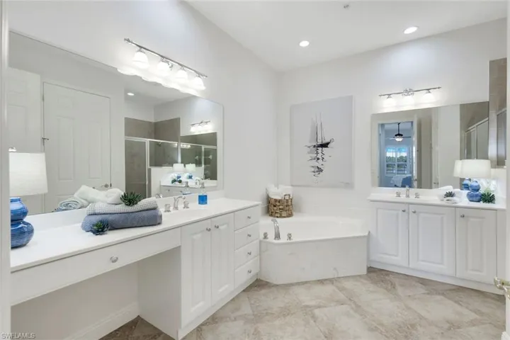 9255 Museo Cir 102, Naples, Florida 34114