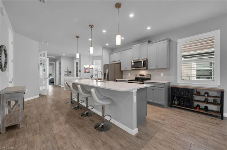 Breakfast Bar - Kitchen to Foyer View