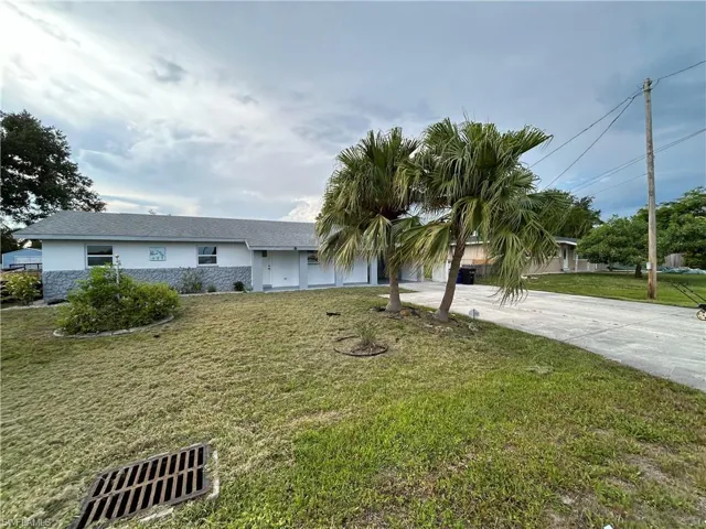 View of front of house with a front yard