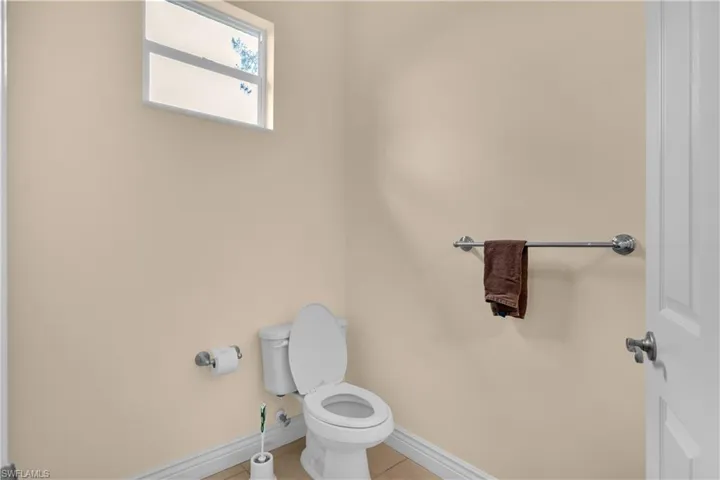 Half Bath w/ Lanai Access