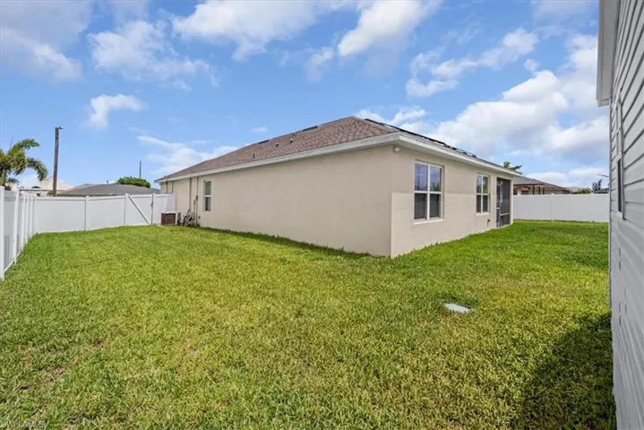 2614 Sw 1st Ave, Cape Coral, Florida 33914
