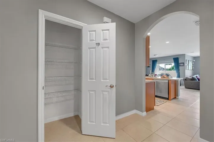 2614 Sw 1st Ave, Cape Coral, Florida 33914