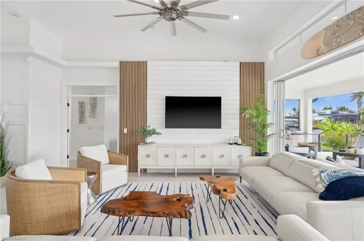 High ceilings in the living room