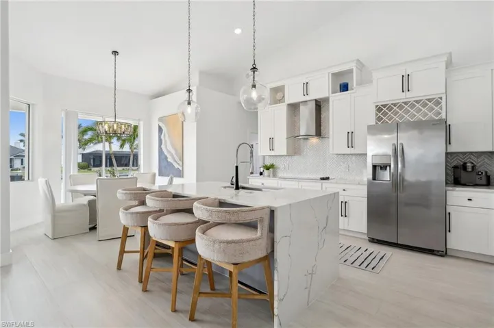 Breakfast Bar on the Kitchen Island