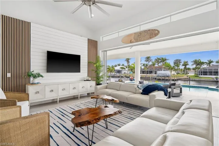 Great Room just Steps from the Pool