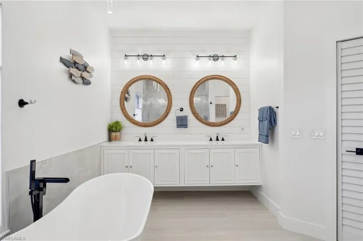 Dual Sinks in the Primary Bath