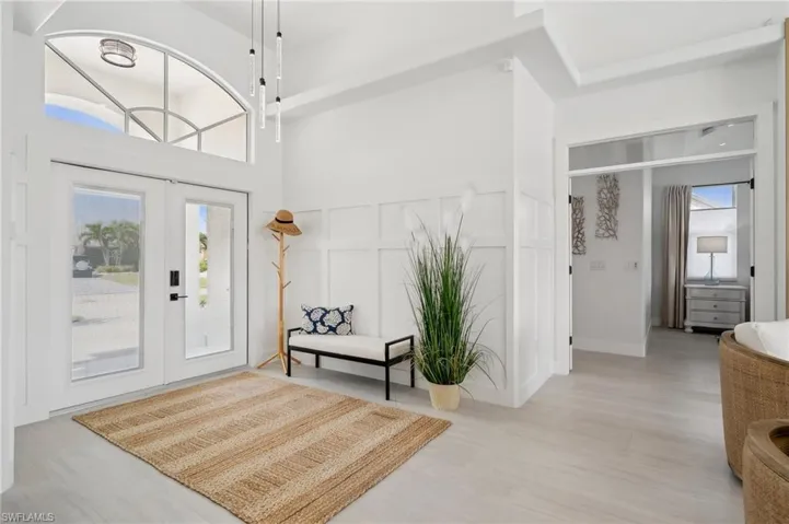 Bright and welcoming Foyer