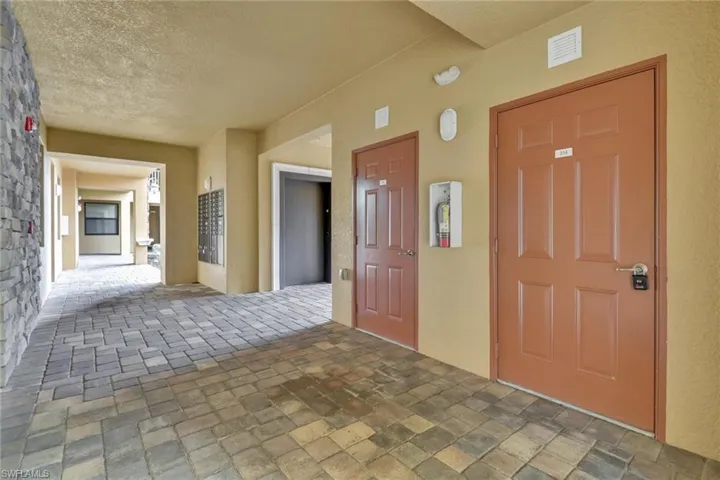 9723  Acqua  CT, Naples, FL 34113