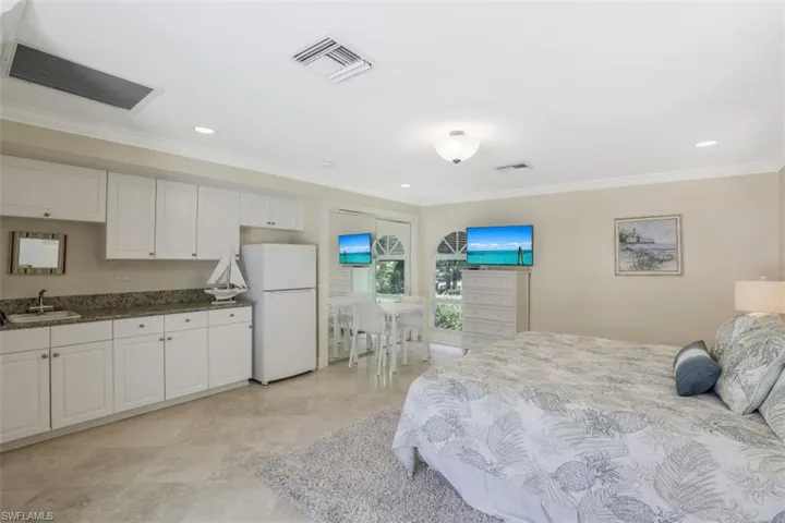655 Galleon Dr, Naples, Florida 34102