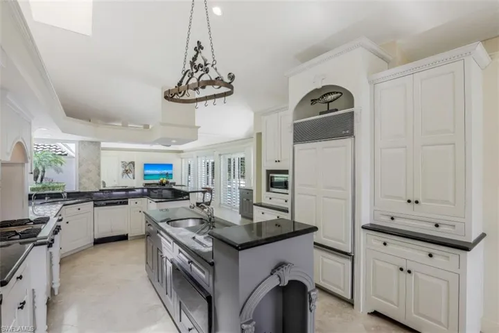 655 Galleon Dr, Naples, Florida 34102