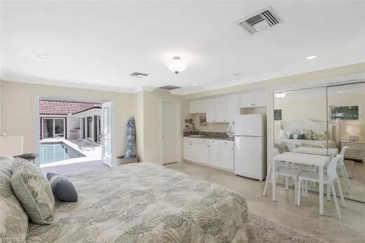 655 Galleon Dr, Naples, Florida 34102