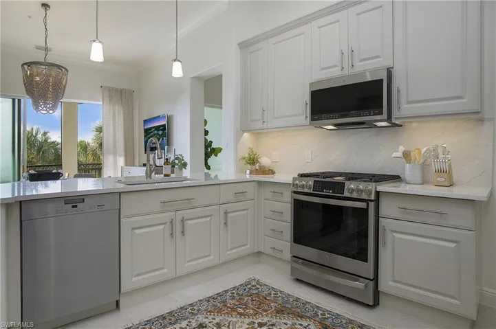 Lot of counter space and a gas cooktop
