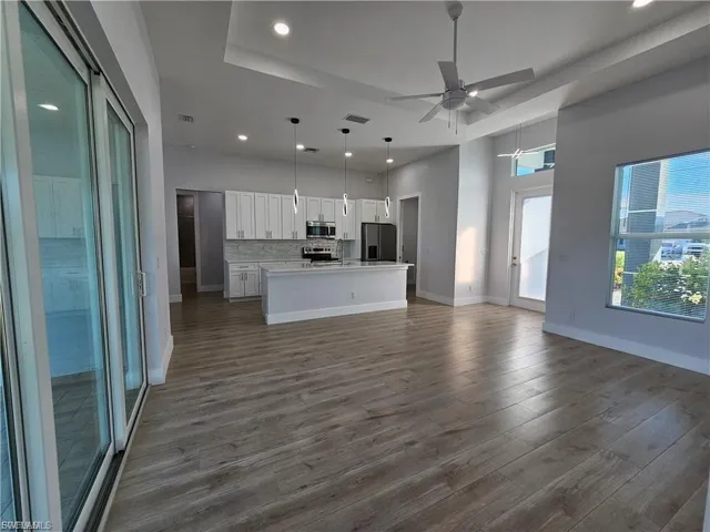 1425 Nw 1st St, Cape Coral, Florida 33993