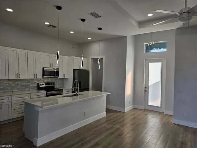1425 Nw 1st St, Cape Coral, Florida 33993