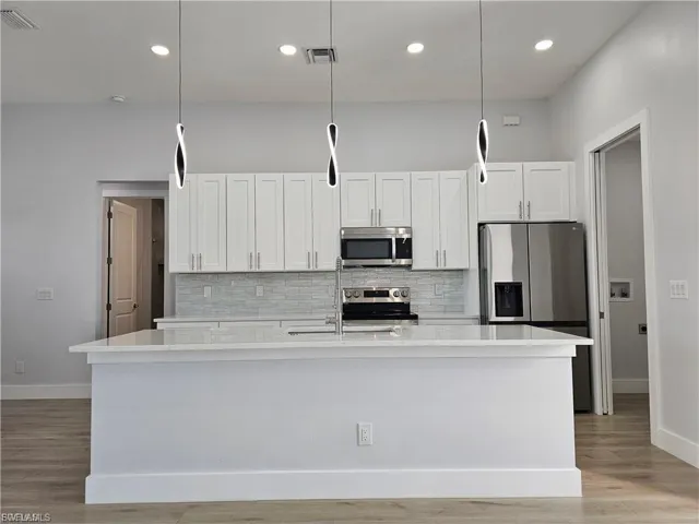1425 Nw 1st St, Cape Coral, Florida 33993