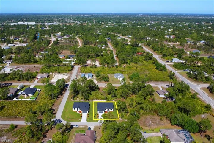 Bird's eye view with a residential view