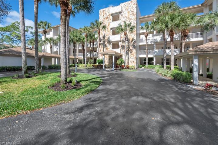 300  Wyndemere  WAY, Naples, FL 34105
