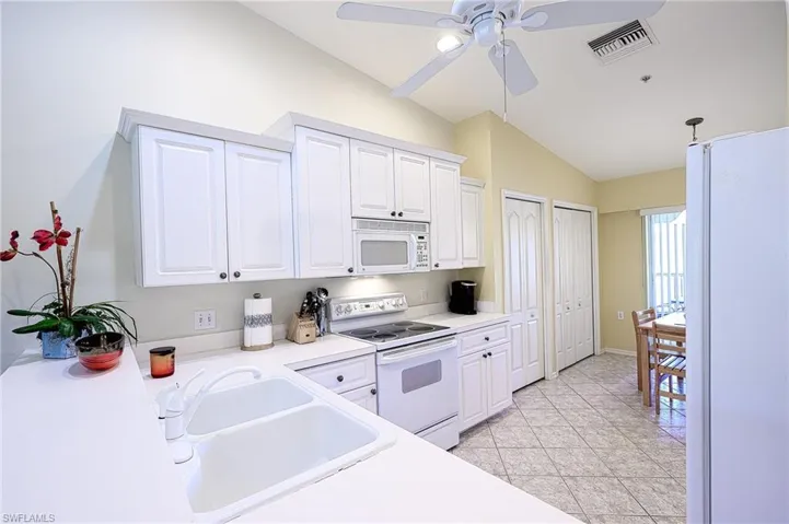Well equiped kitchen.