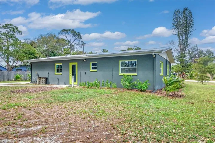 1877 Queen Ct, North Fort Myers Fl 33917