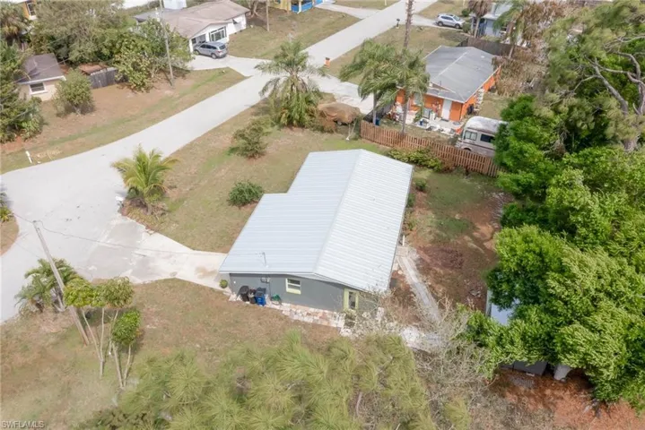 1877 Queen Ct, North Fort Myers Fl 33917