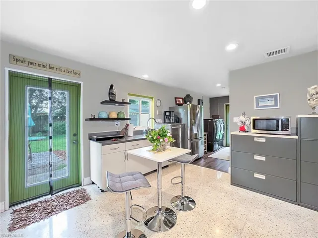 1877 Queen Ct, North Fort Myers Fl 33917