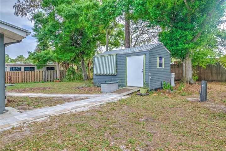 1877 Queen Ct, North Fort Myers Fl 33917