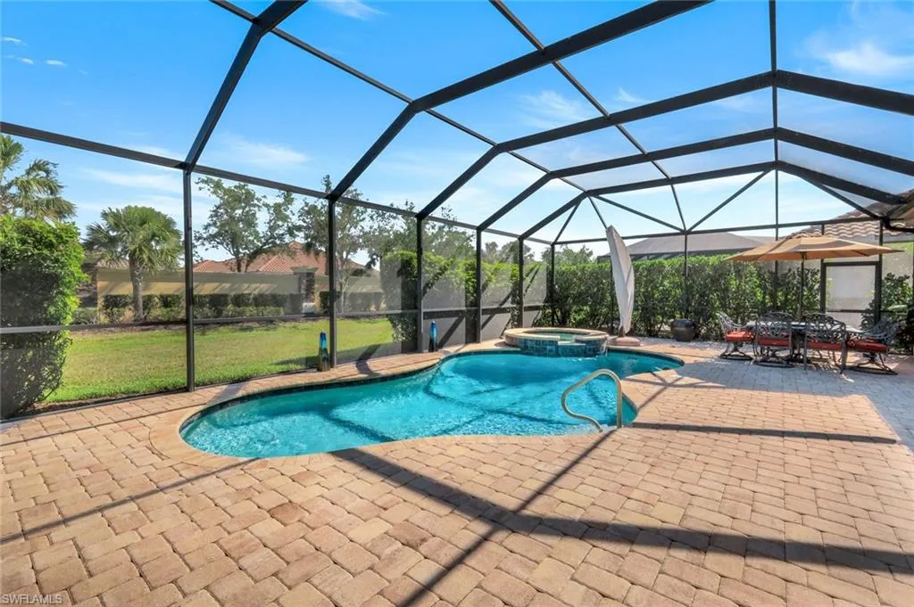 9282 Quarry DR, Naples, FL 34120,225034631
