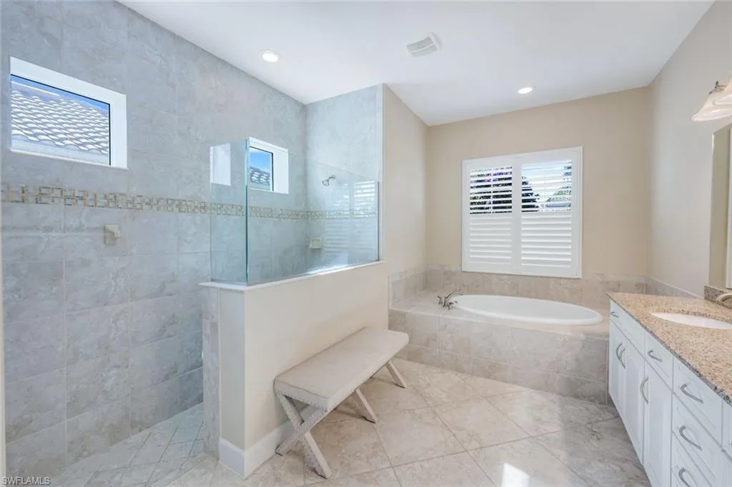 9282 Quarry DR, Naples, FL 34120,225034631