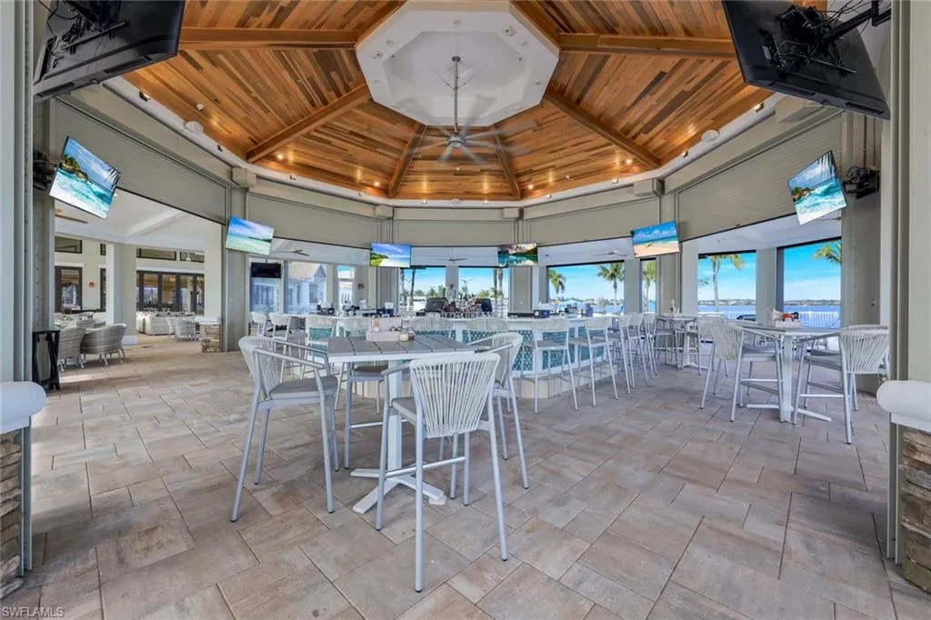 9282 Quarry DR, Naples, FL 34120,225034631