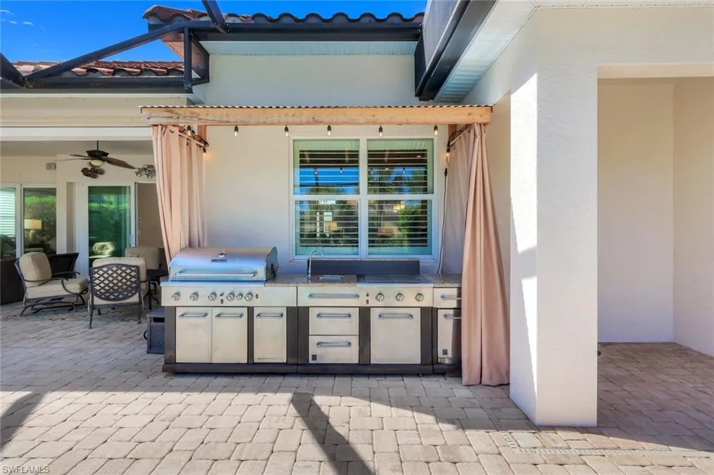 9282 Quarry DR, Naples, FL 34120,225034631