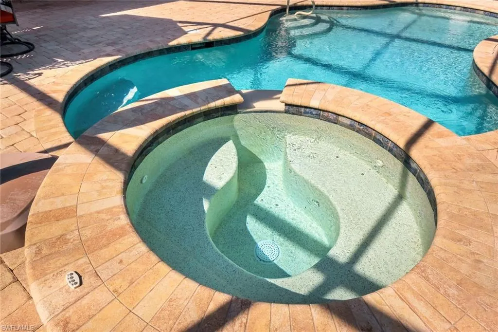 9282 Quarry DR, Naples, FL 34120,225034631