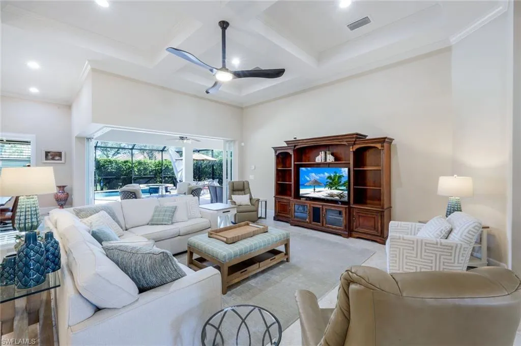 9282 Quarry DR, Naples, FL 34120,225034631