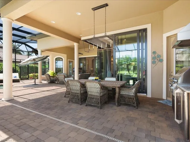 Lanai Dining Area