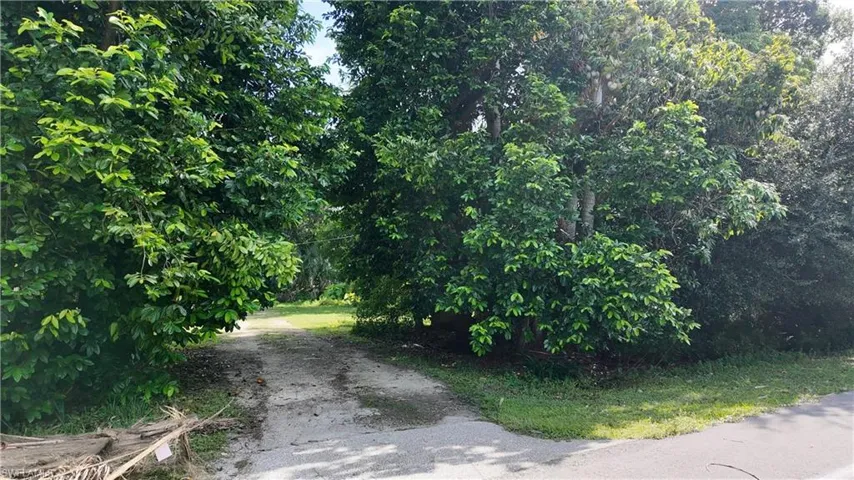 6969 Magnolia Ln, Fort Myers, Florida 33966