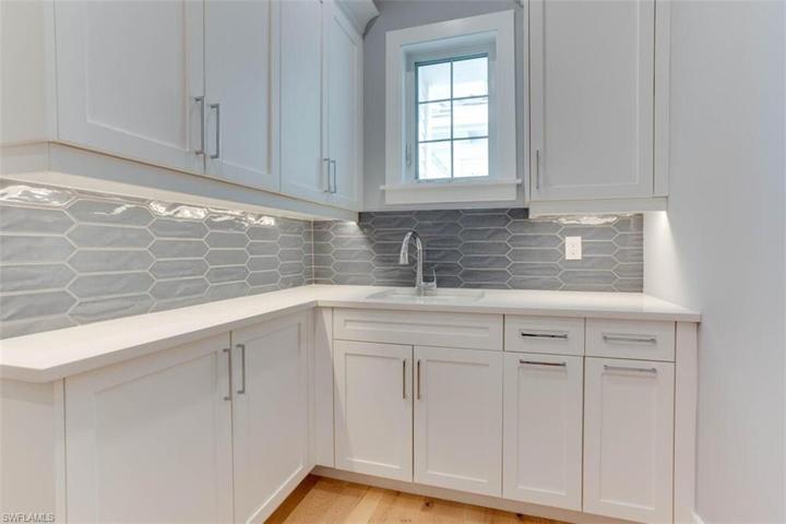 LAUNDRY ROOM: 42" UPPER CABINETS. TILT OUT LAURDRY HAMPER, PULL OUT WASTE BIN, UNDERCABINET LED LIGHTING