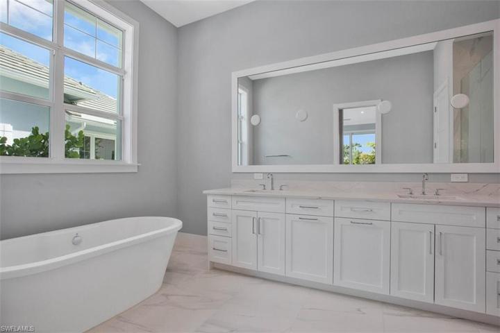 GROHE FAUCETS QUARTZ COUNTERTOP