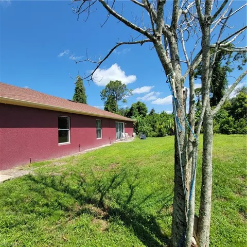 View of grassy yard