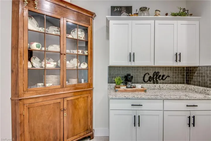 Butler's Pantry/Coffee Bar W/Separate Walk-In Pantry