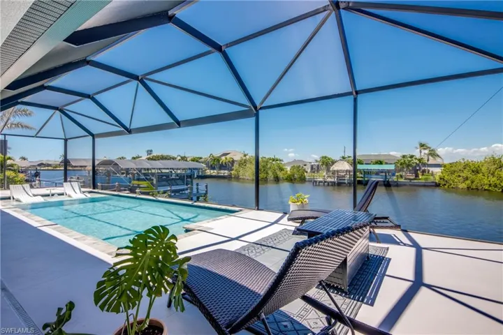 Overlooks Lush, Tropical Landscaping