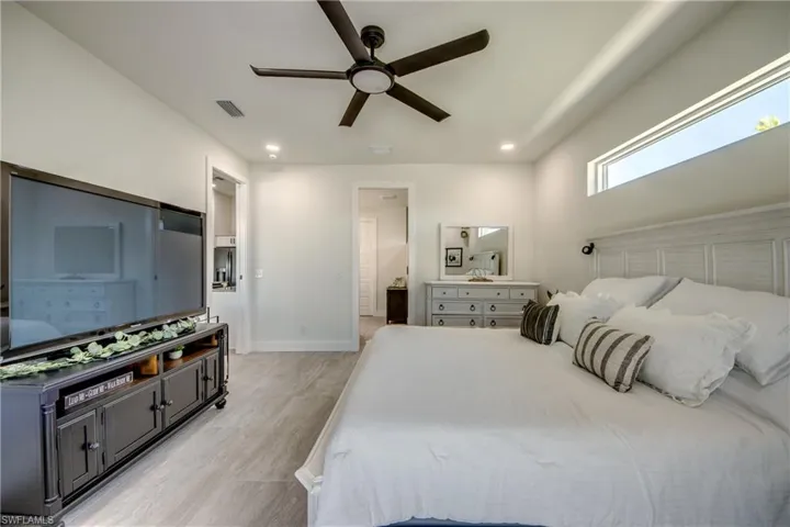 Primary Bedroom W/Ensuite Bathroom