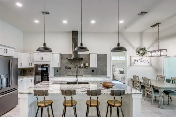 Granite Slab Countertops W/Hightop Breakfast Bar