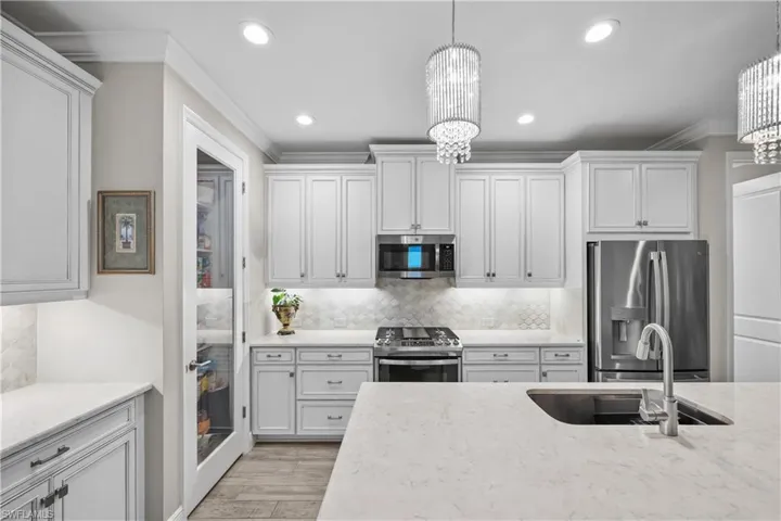2302  Marquesa  CIR, Naples, FL 34112