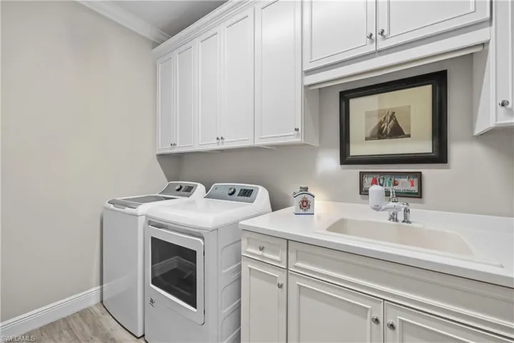 2302  Marquesa  CIR, Naples, FL 34112