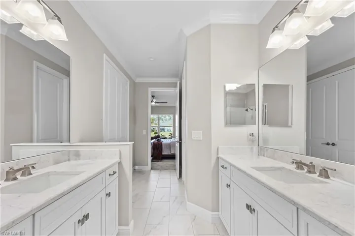 2302  Marquesa  CIR, Naples, FL 34112