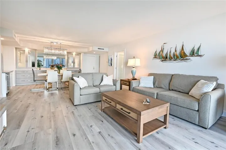 4001  Gulf Shore N BLVD, Naples, FL 34103